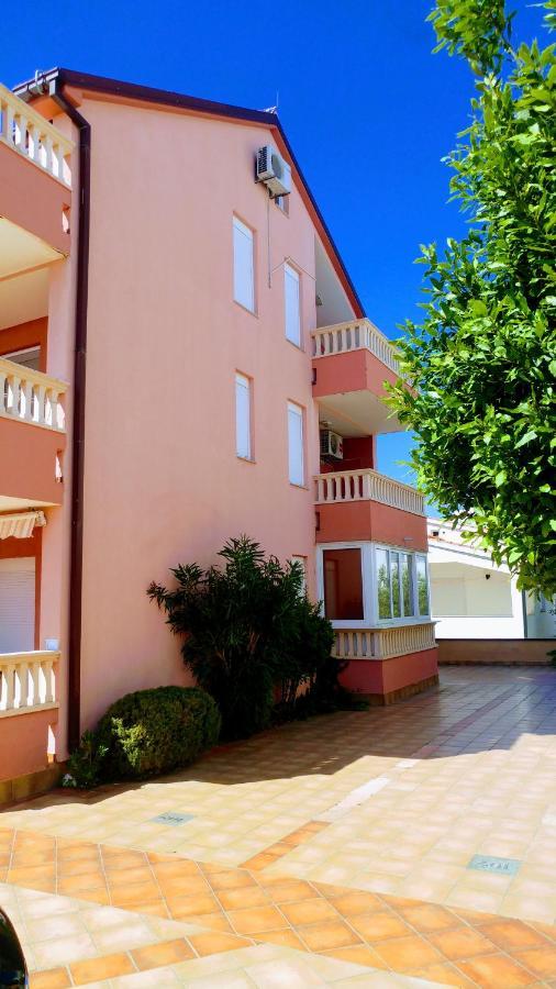 Apartment On The Beach Srima Extérieur photo